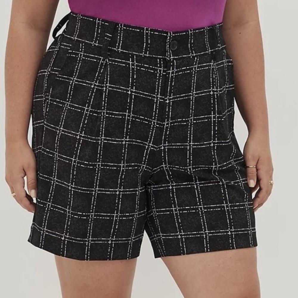 Torrid Size 20 Flat Bermuda Shorts Ink Dot Plaid Stripes